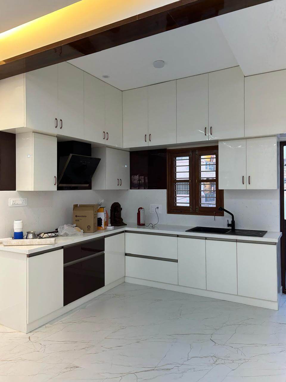 INTERIOR 5